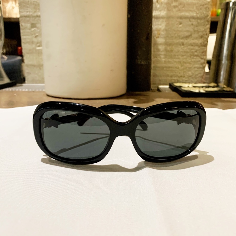 CHANEL Black Sunglasses with Gold CC Temple Accent